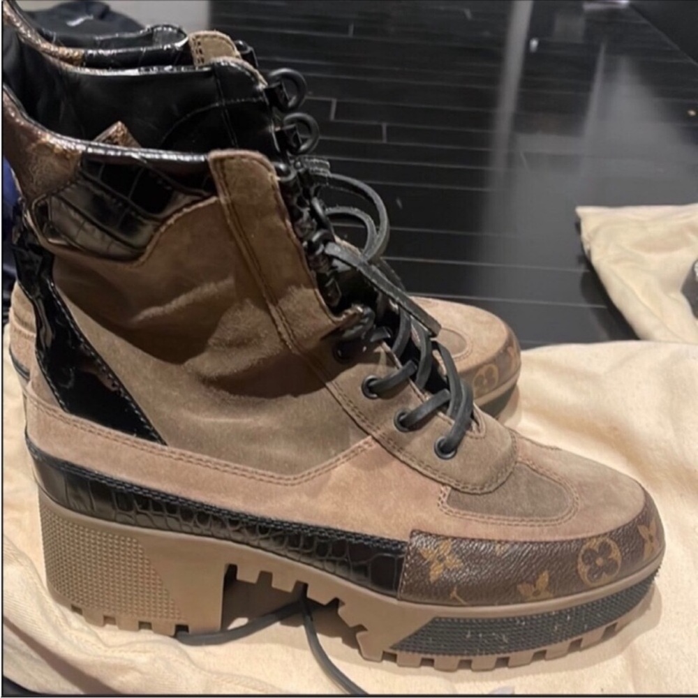 Louis Vuitton boots size 9
